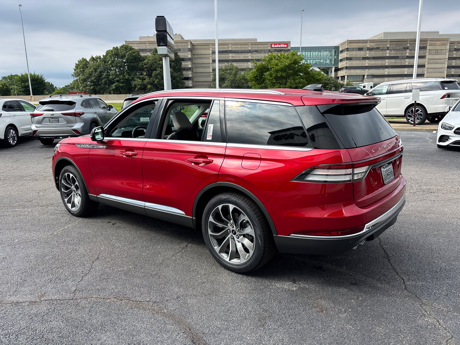 New 2026 Lincoln Aviator AWD image 5