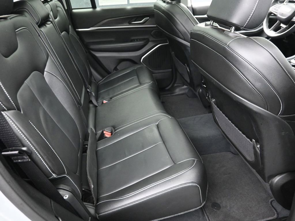 Used 2022 Jeep Grand Cherokee Limited 4xe image 9