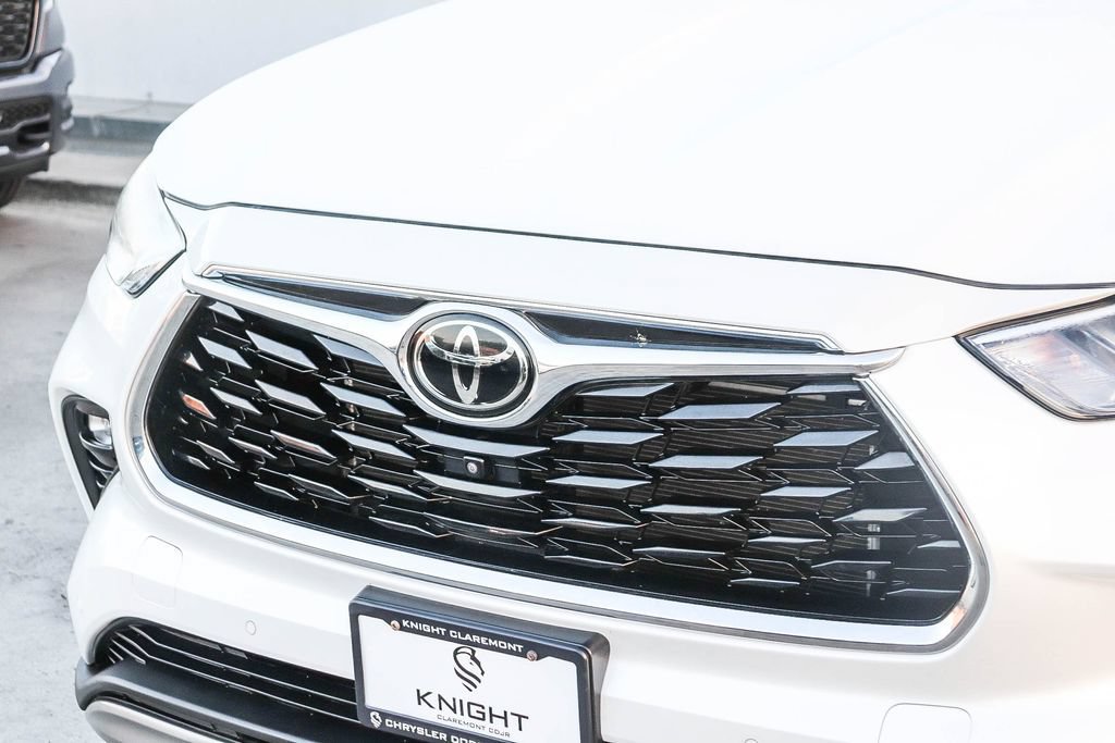 Used 2023 Toyota Highlander Platinum FWD image 6