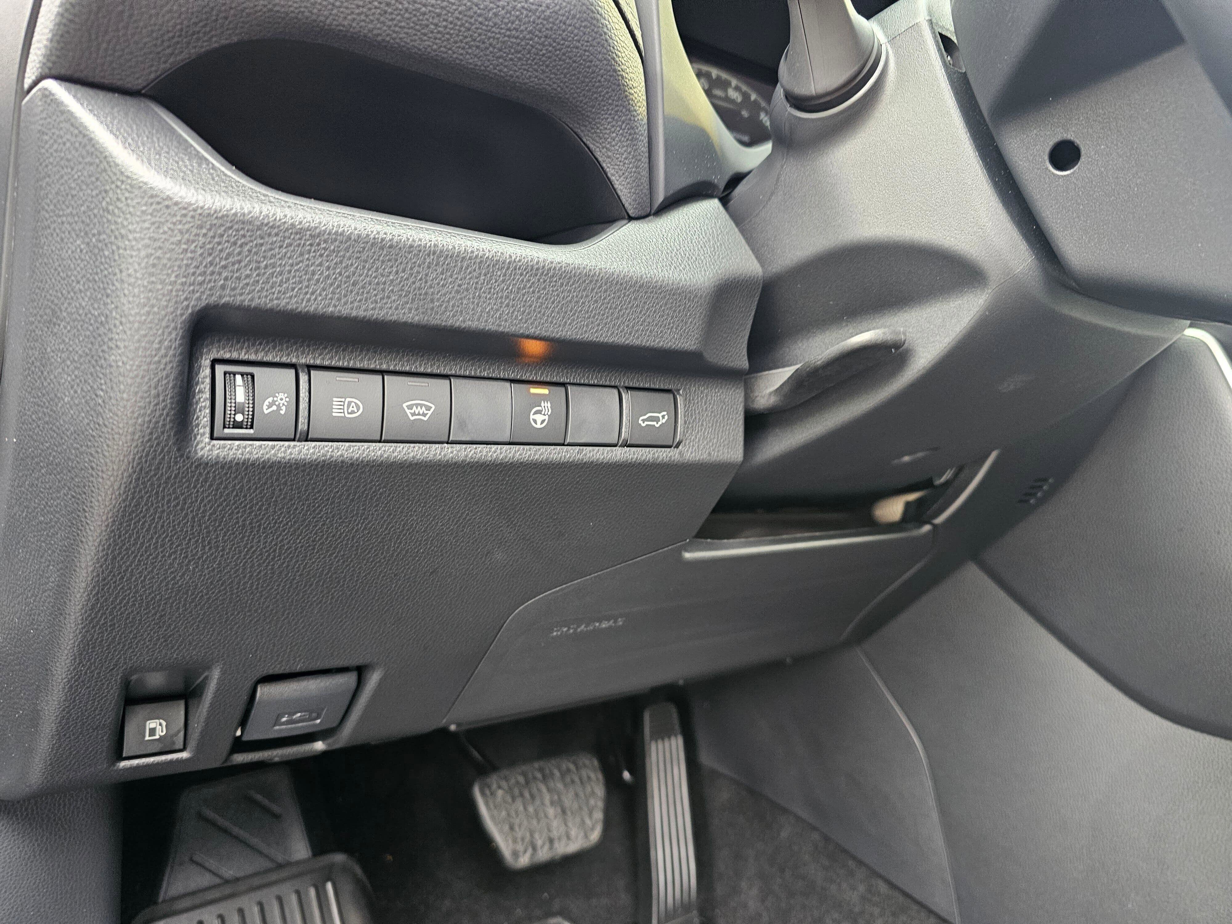 Used 2025 Toyota RAV4 XLE w/ Convenience Package image 21