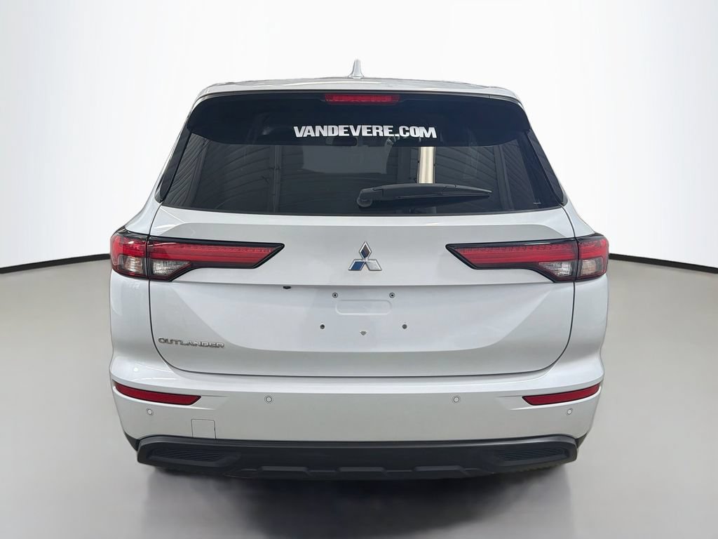 Used 2023 Mitsubishi Outlander ES AWD/4WD image 8