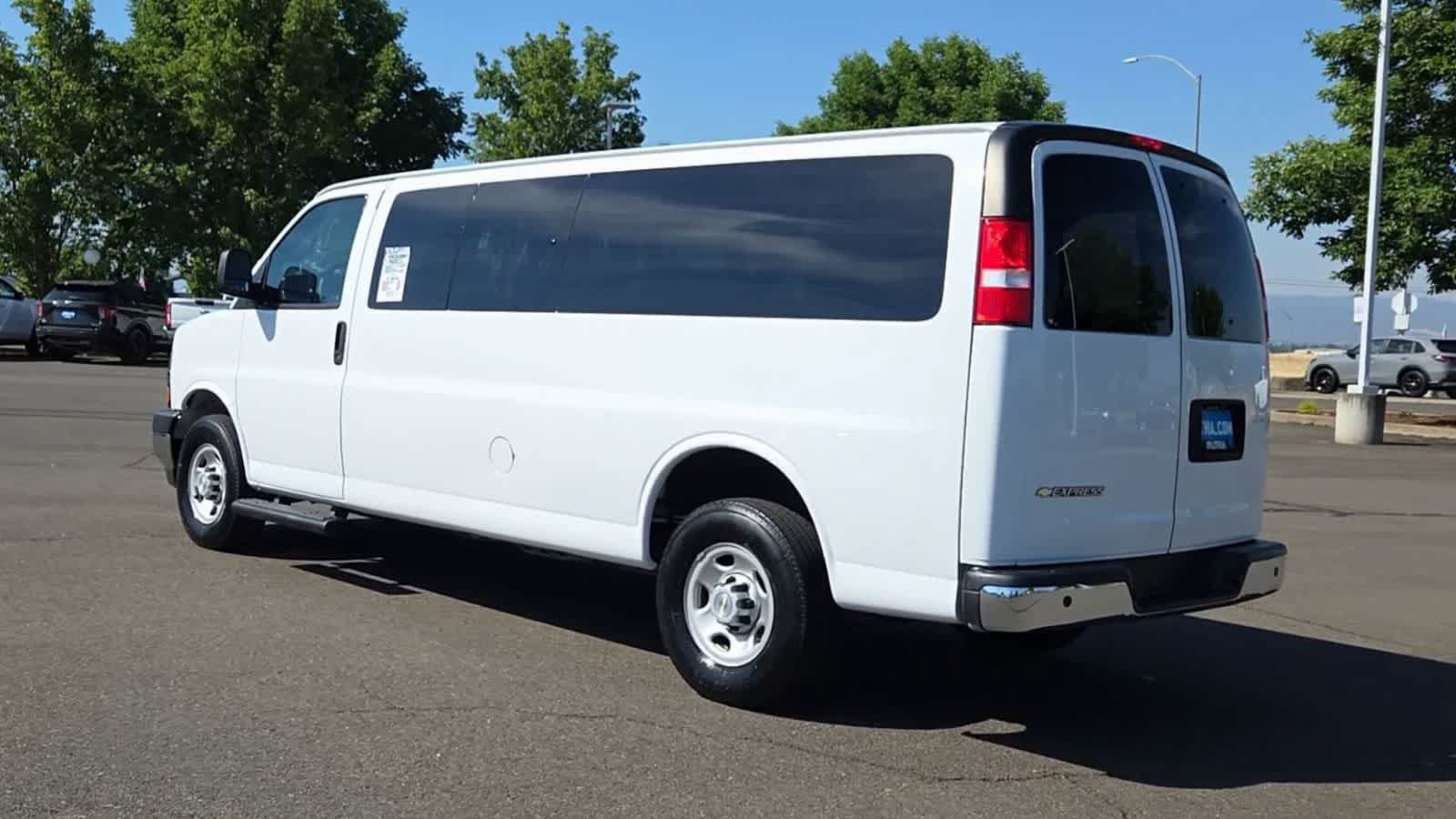 Used 2023 Chevrolet Express 3500 LT w/ LT Preferred Equipment Group RWD image 6