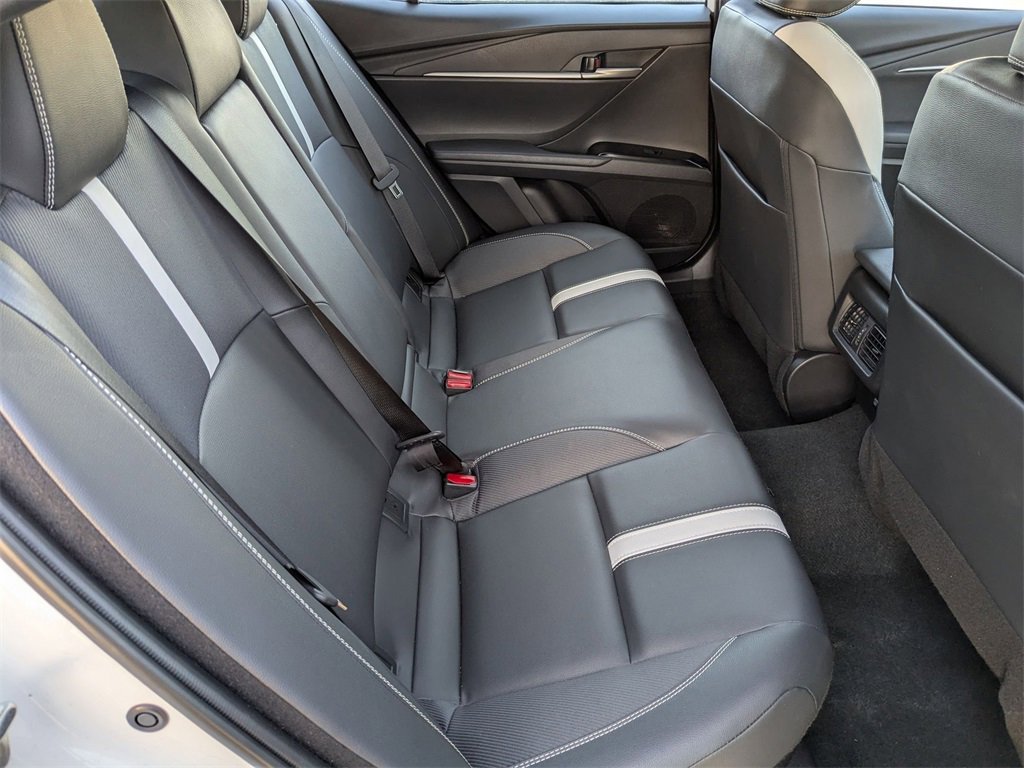 Used 2025 Toyota Camry SE image 34