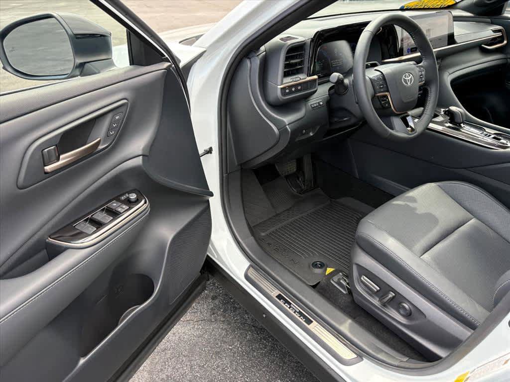 Used 2025 Toyota Crown Signia w/ Advanced Technology Package AWD/4WD image 19