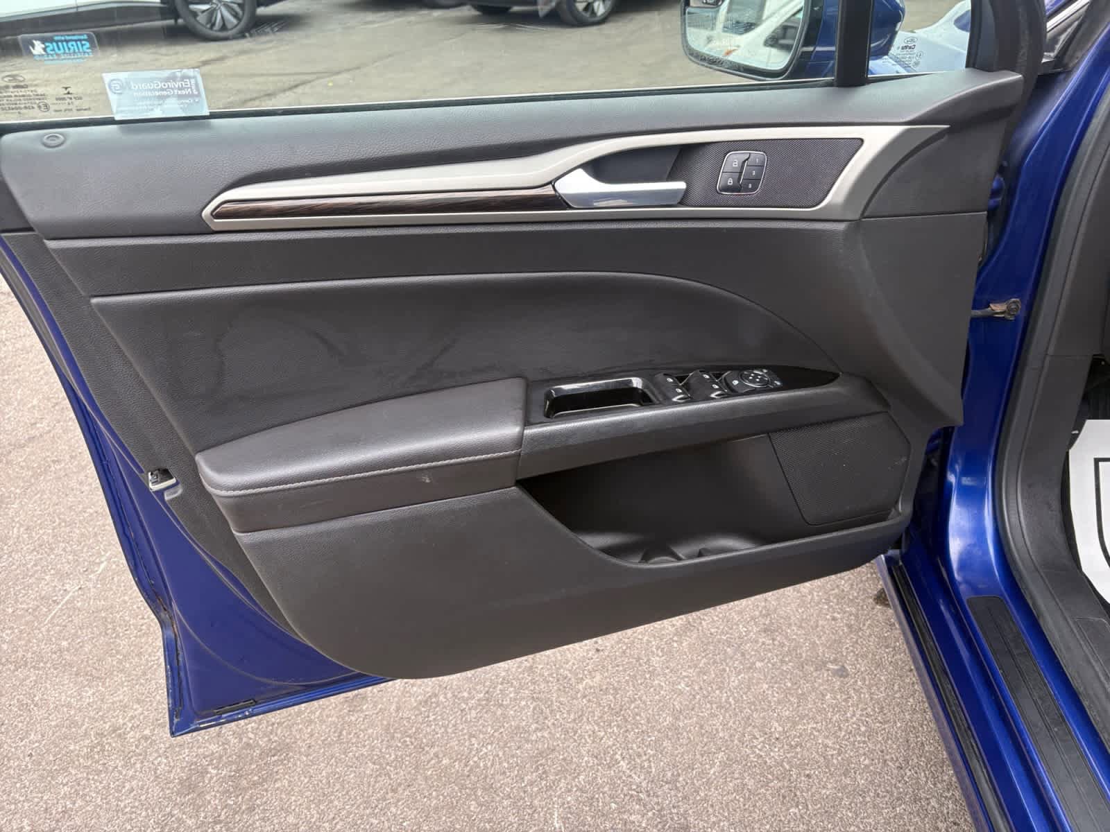 Used 2015 Ford Fusion SE w/ Equipment Group 202A FWD image 11