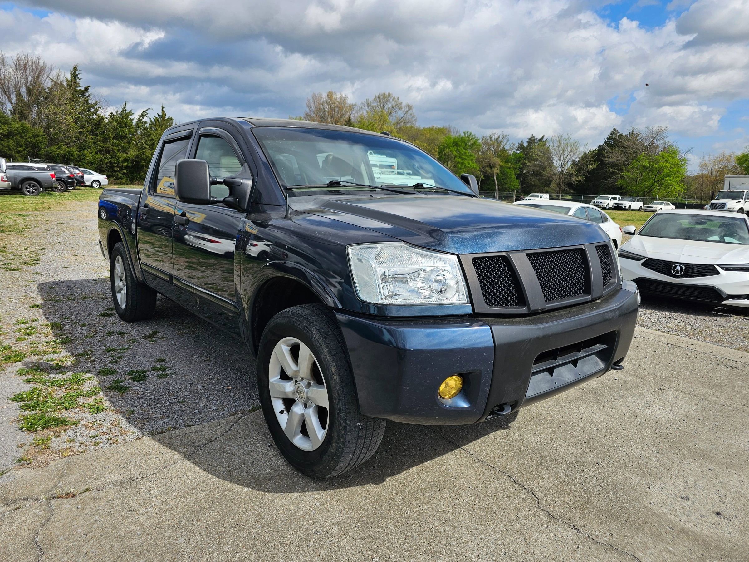 Used 2015 Nissan Titan SL w/ SL Moonroof Package image 2