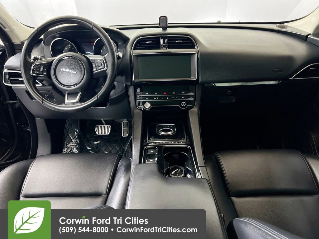 Used 2019 Jaguar F-PACE Premium image 7