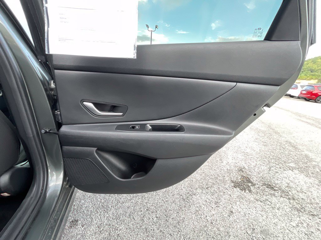 Used 2026 Hyundai Elantra SE w/ Cargo Package FWD image 23