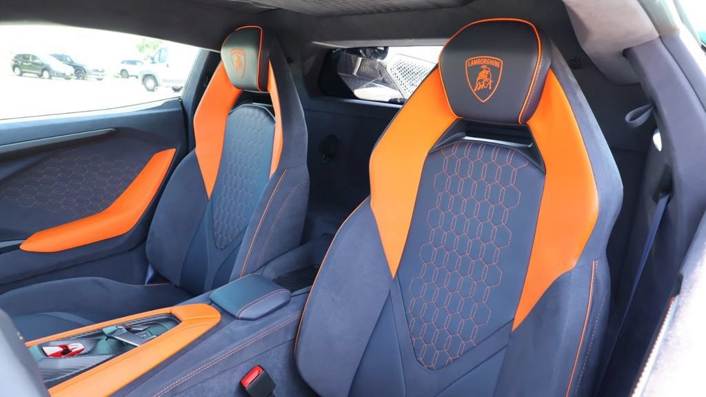 Used 2024 Lamborghini Revuelto AWD/4WD image 11