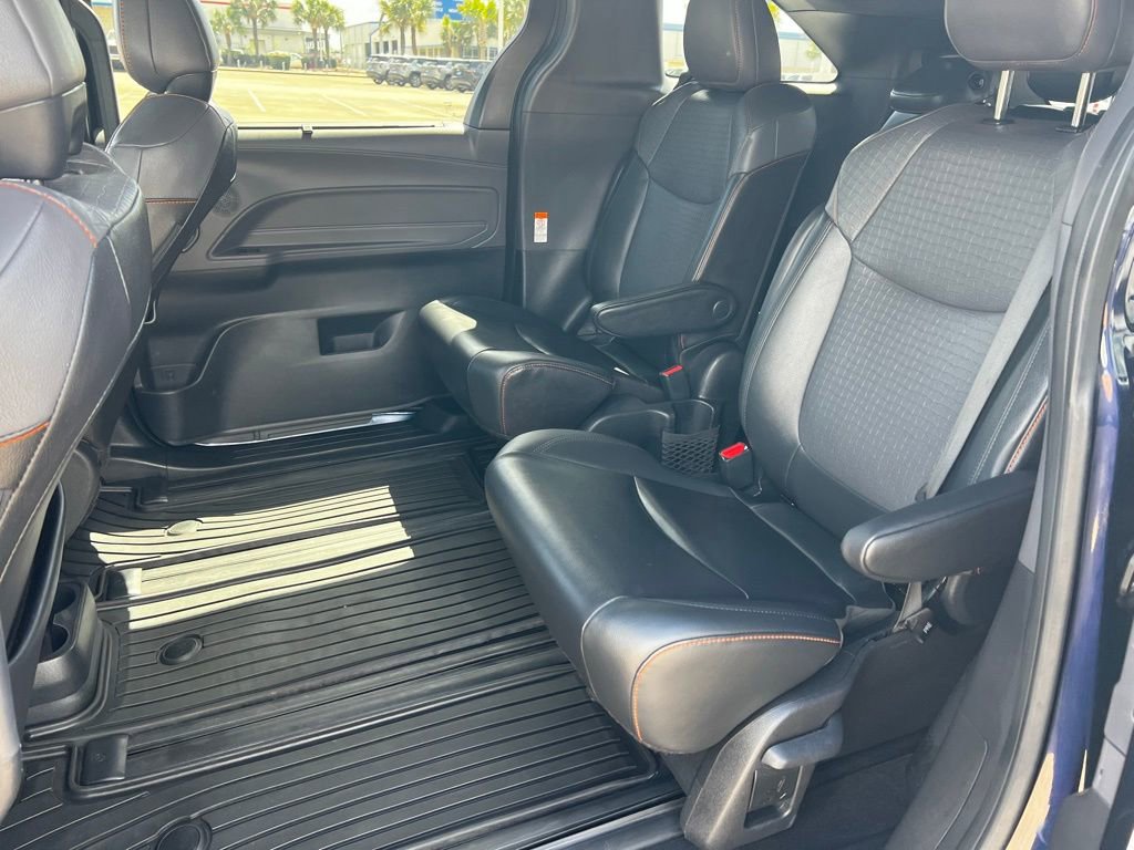 Used 2022 Toyota Sienna XSE image 46