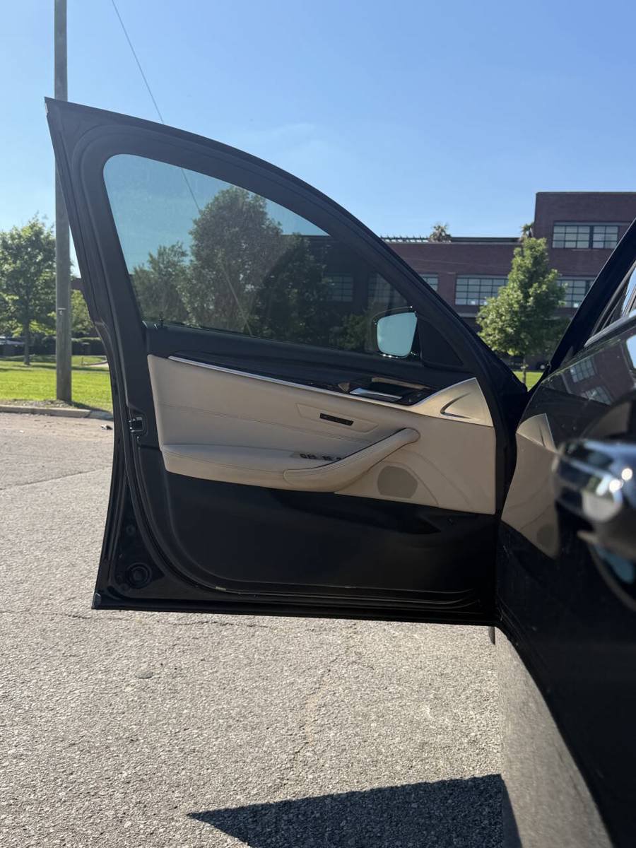 Used 2017 BMW 530i RWD image 15