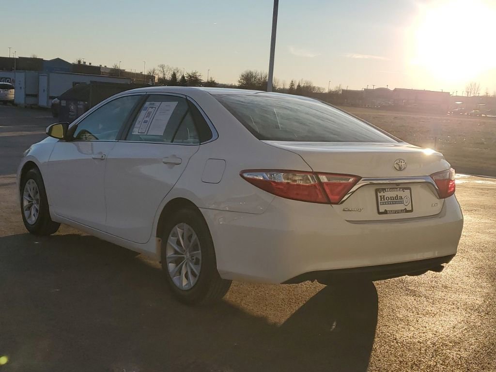 Used 2015 Toyota Camry LE image 5