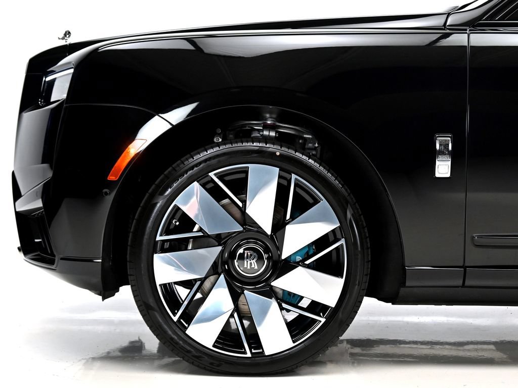 New 2026 Rolls-Royce Cullinan AWD/4WD image 5