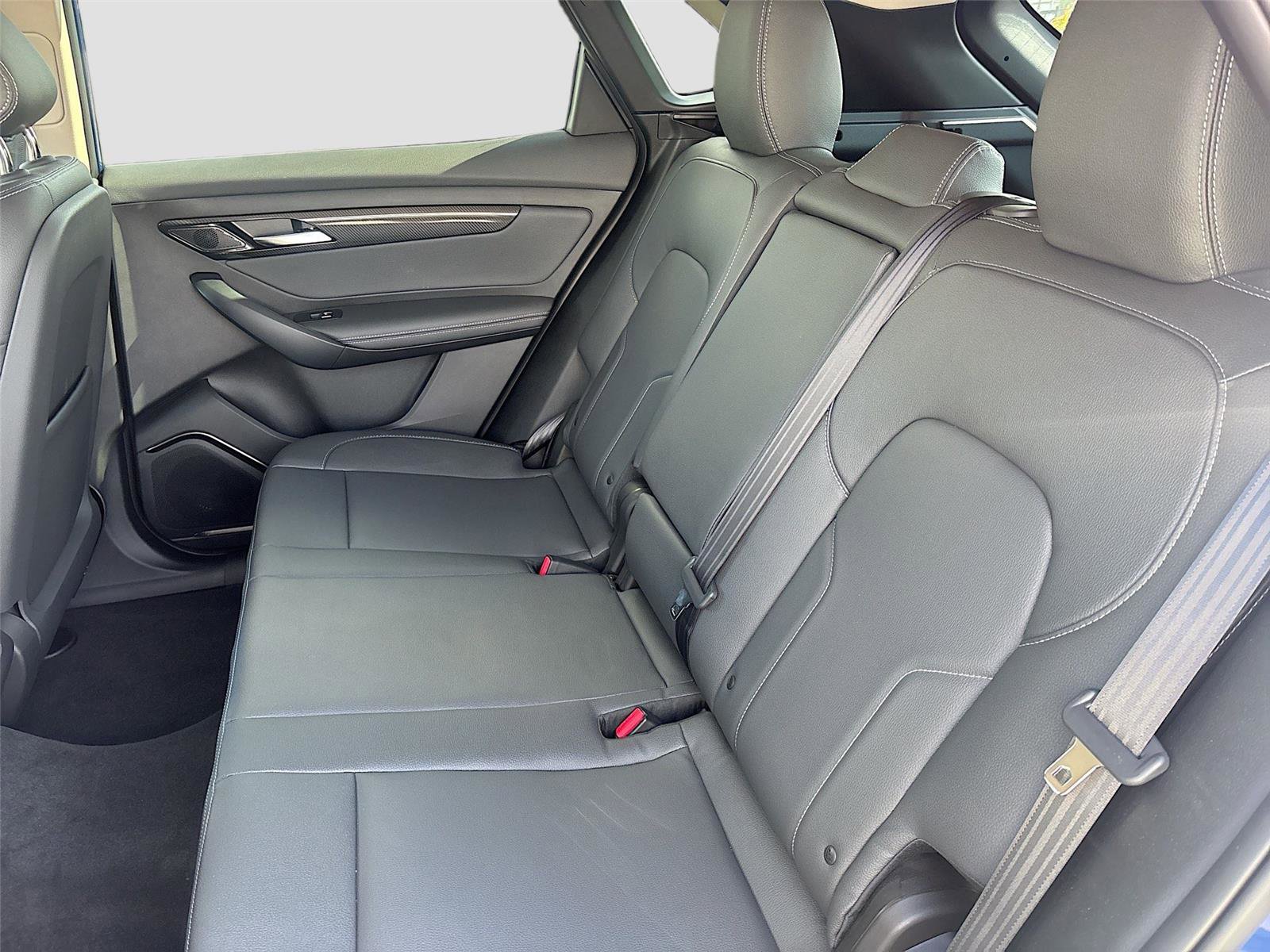 New 2025 VinFast VF 8 Eco image 24