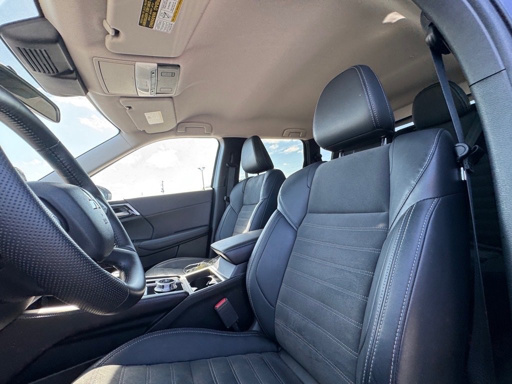 Used 2024 Mitsubishi Outlander SE image 16