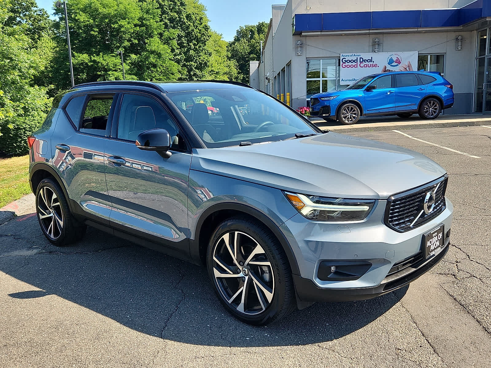 Used 2022 Volvo XC40 T5 R-Design w/ Climate Package AWD/4WD image 4