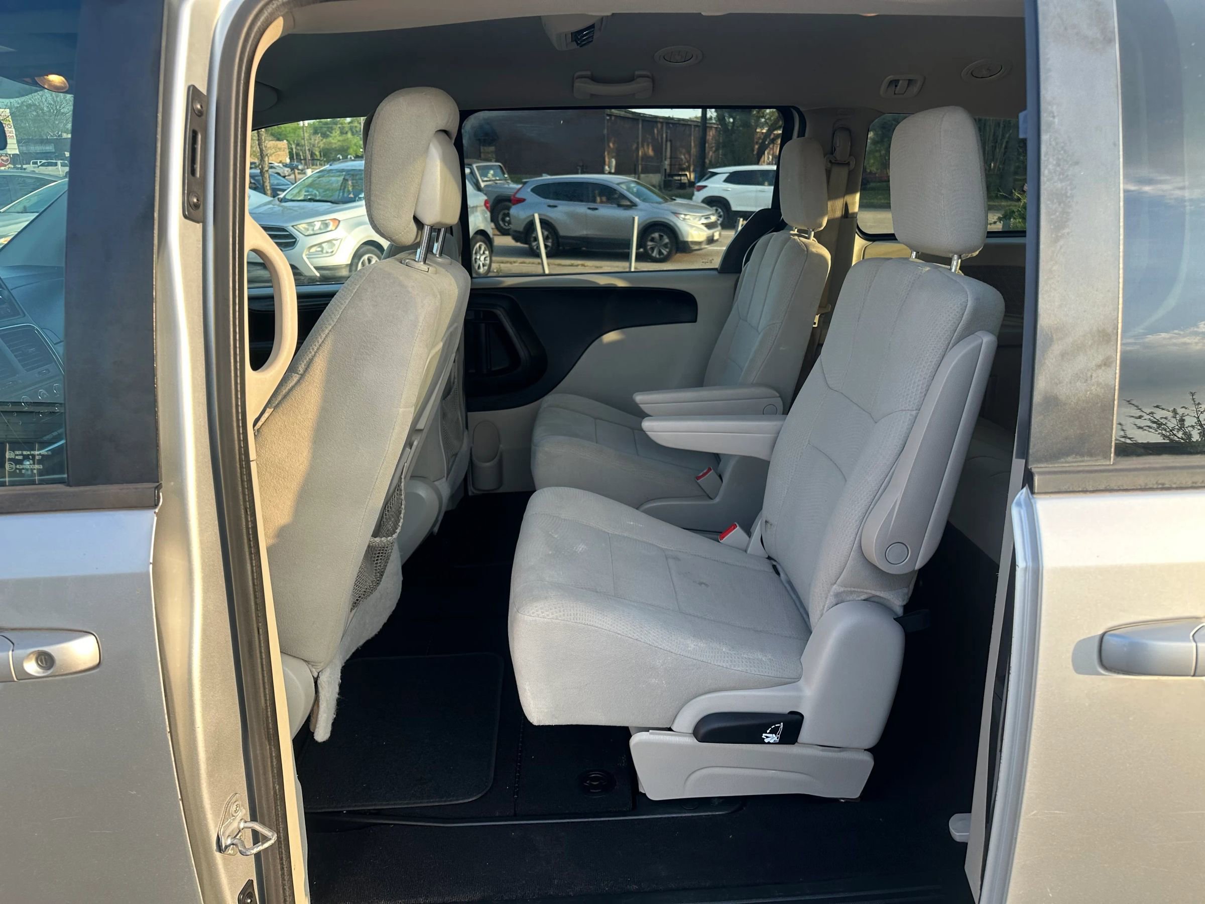 Used 2012 Dodge Grand Caravan SE image 12