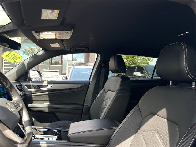 Used 2024 Volkswagen Atlas Cross Sport SE image 11