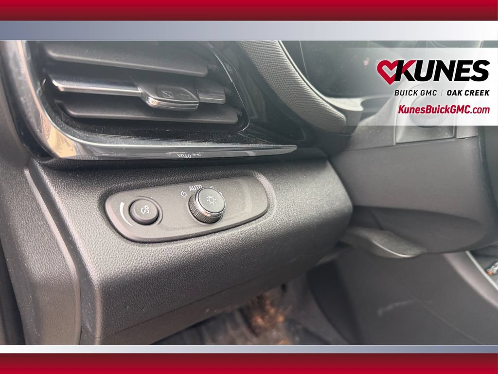 Used 2025 Buick Envista Sport Touring w/ Convenience I Package FWD image 19