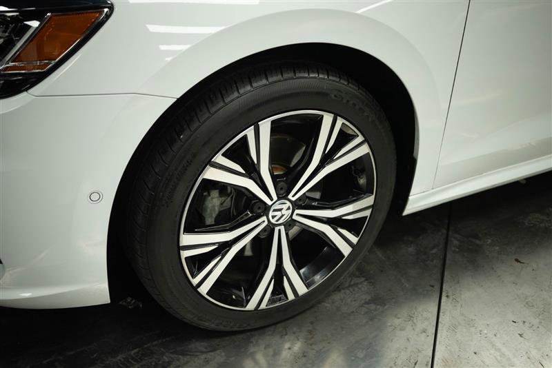 Used 2020 Volkswagen Passat 2.0T SEL image 4