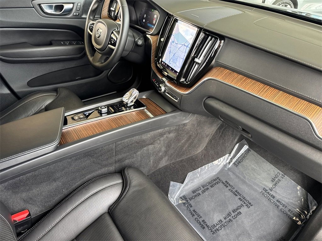 Certified 2023 Volvo XC60 B5 Ultimate w/ Climate Package image 15