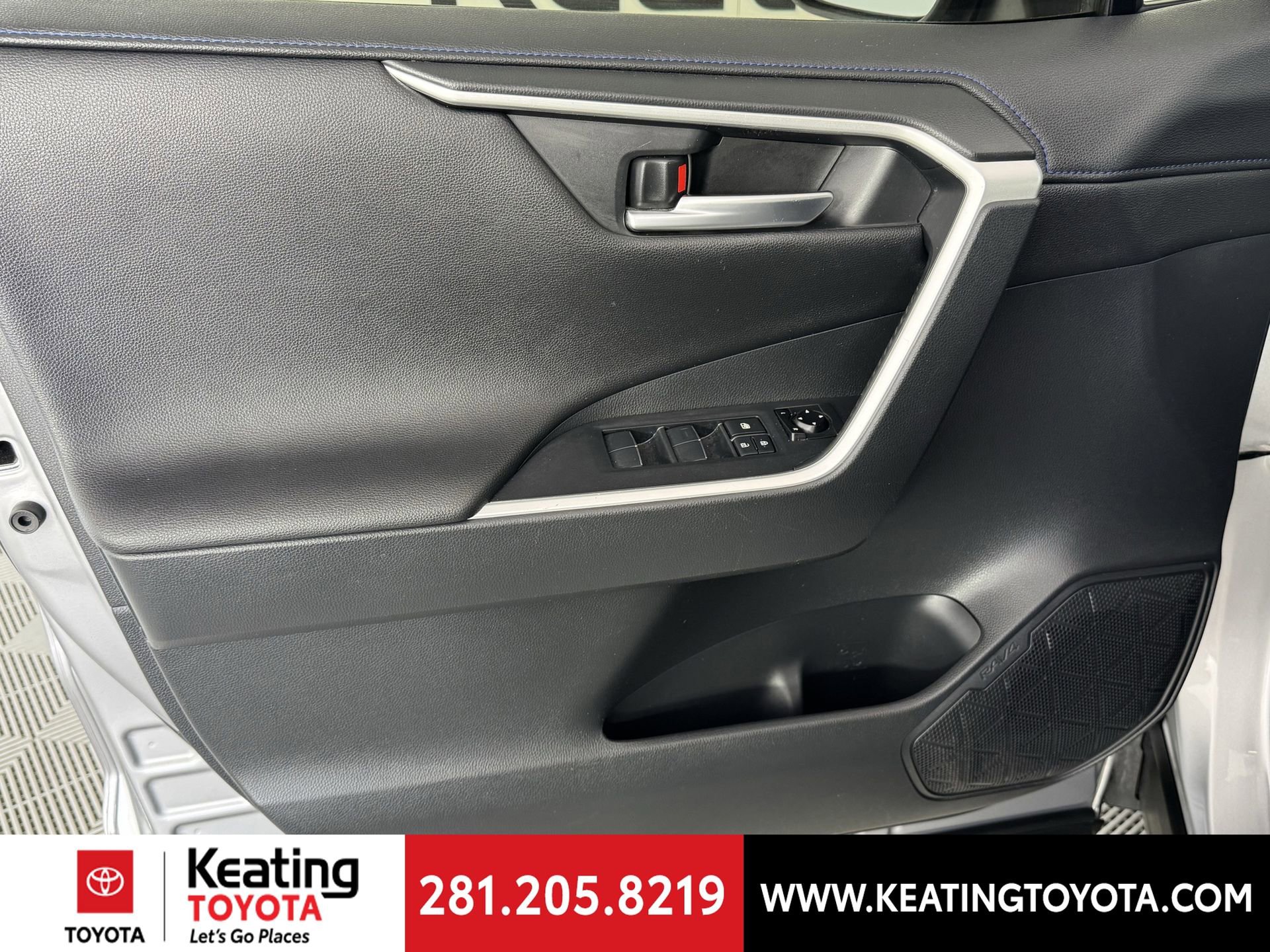 Used 2019 Toyota RAV4 XSE AWD/4WD image 11