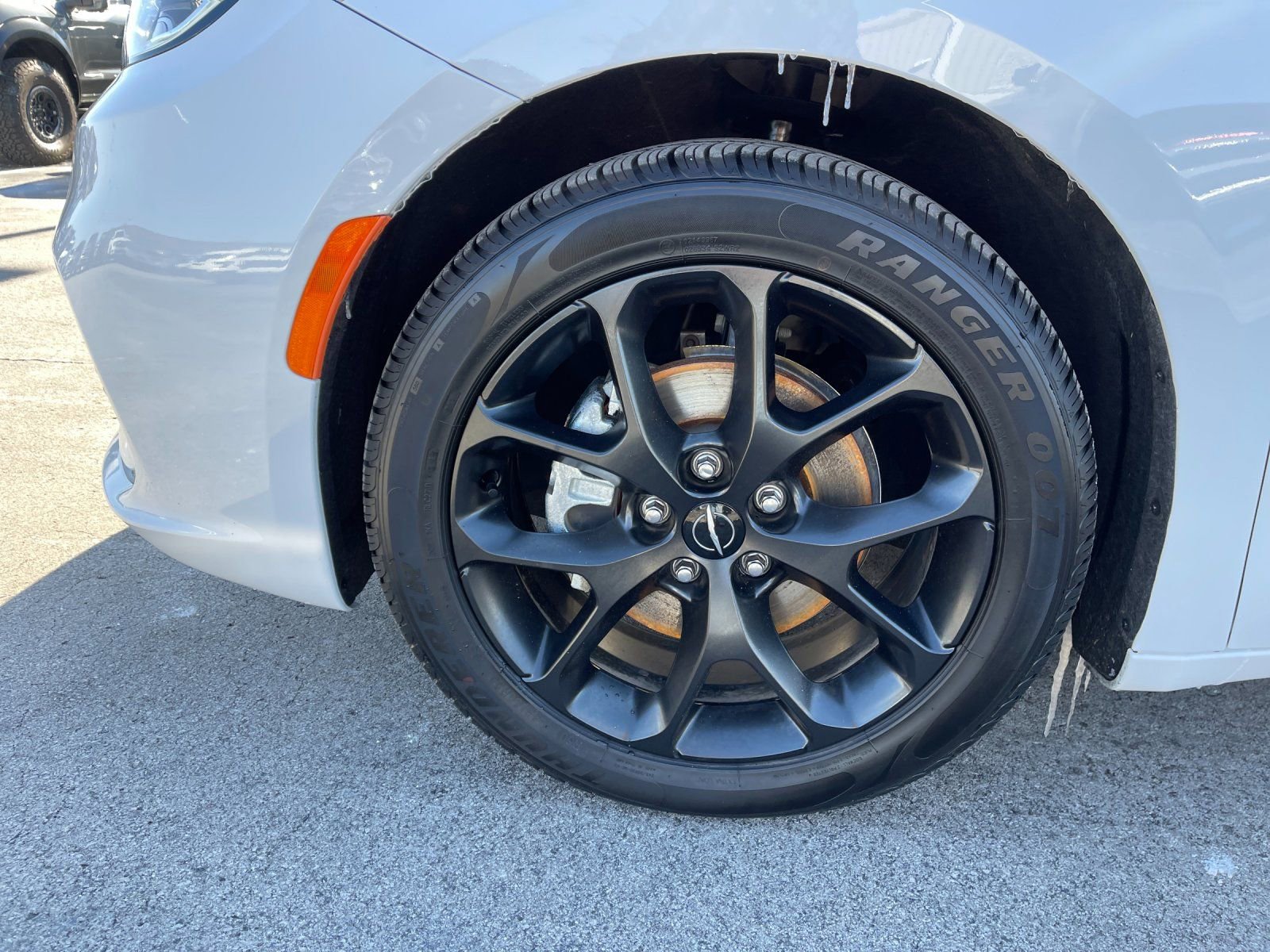 Used 2025 Chrysler Pacifica Limited image 21