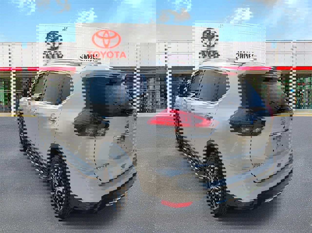 Used 2017 Nissan Rogue SL image 4