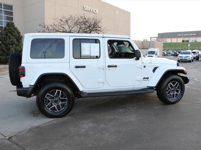 Used 2025 Jeep Wrangler Sahara image 6