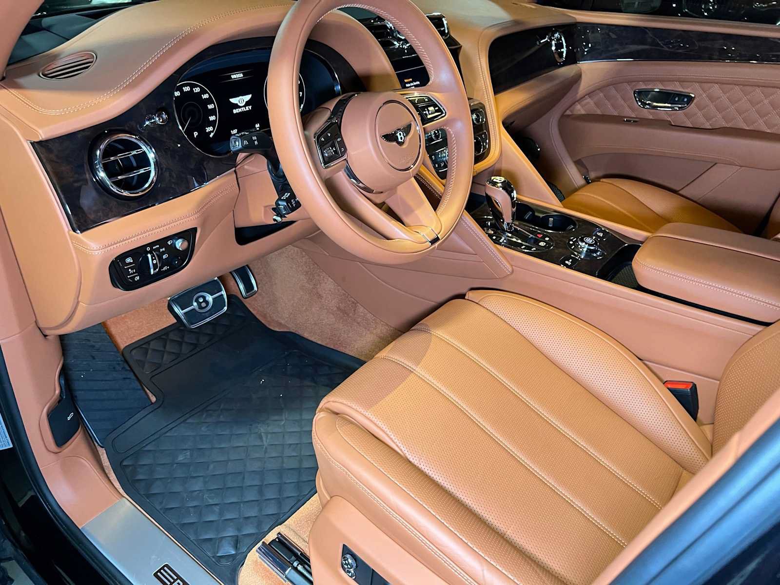 Used 2022 Bentley Bentayga AWD/4WD image 30