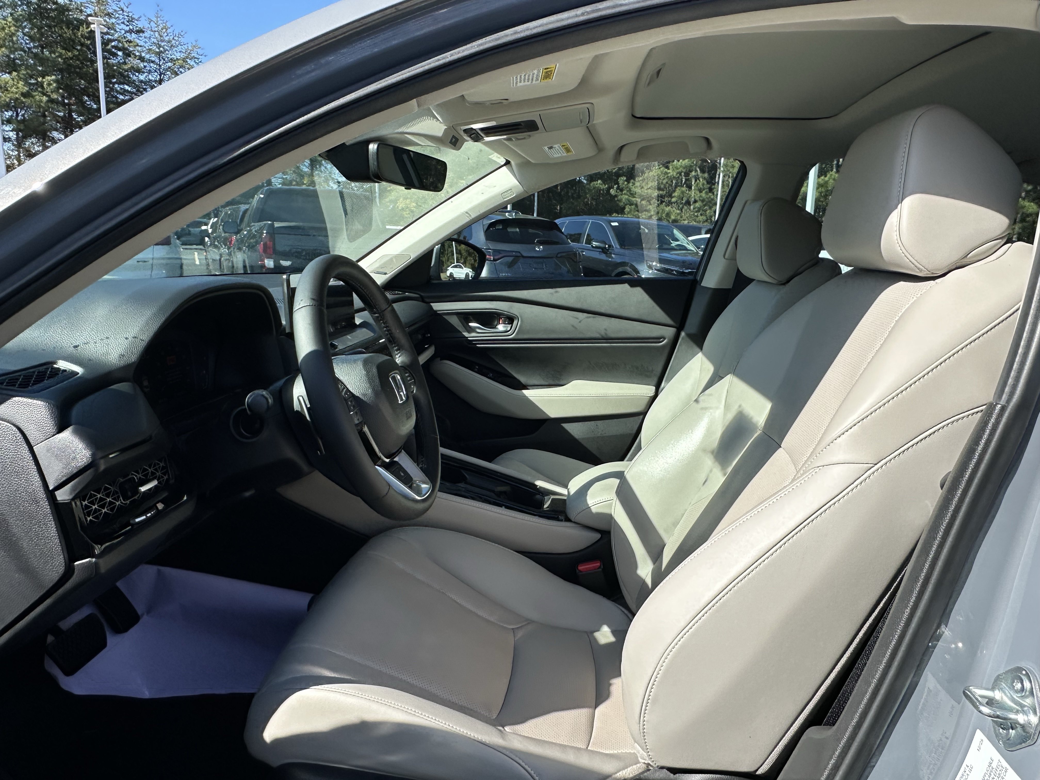 Used 2025 Honda Accord Touring image 7