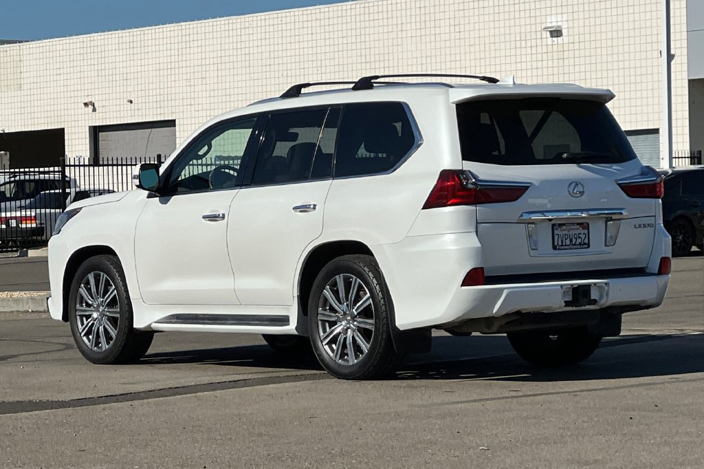 Used 2017 Lexus LX 570 4WD w/ Luxury Package image 7