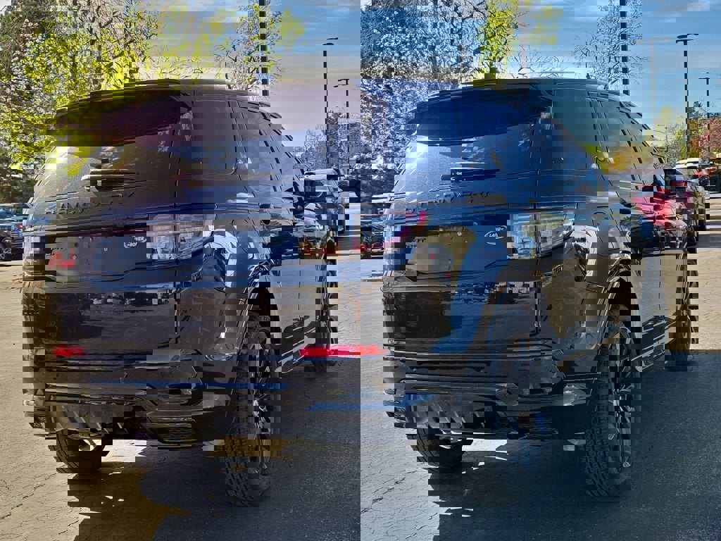 Used 2023 Land Rover Discovery Sport SE R-Dynamic image 9