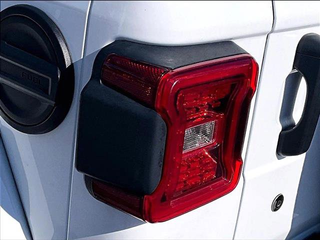 Used 2018 Jeep Wrangler Unlimited Sahara w/ Safetytec Group image 29