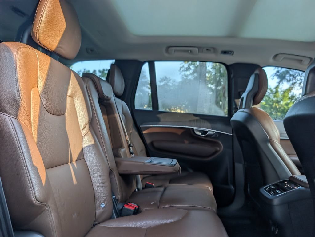 Used 2020 Volvo XC90 T6 Momentum w/ Protection Package Premier AWD/4WD image 18
