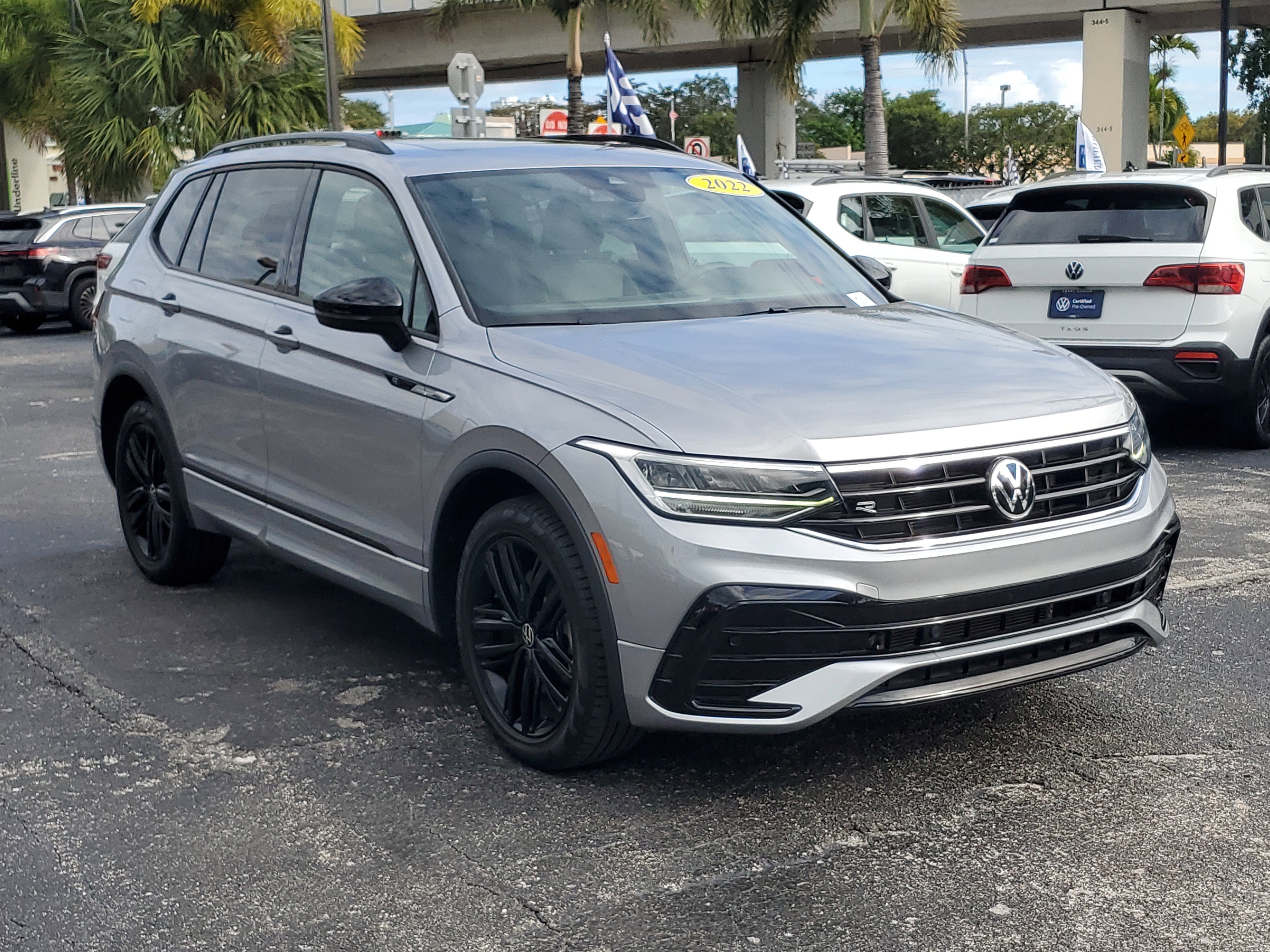 Used 2022 Volkswagen Tiguan SE R-Line FWD image 7