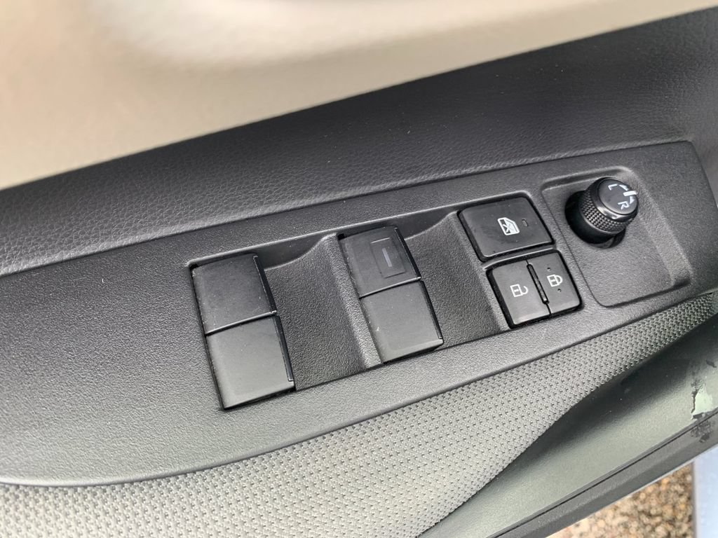 Used 2022 Toyota Corolla LE FWD image 13