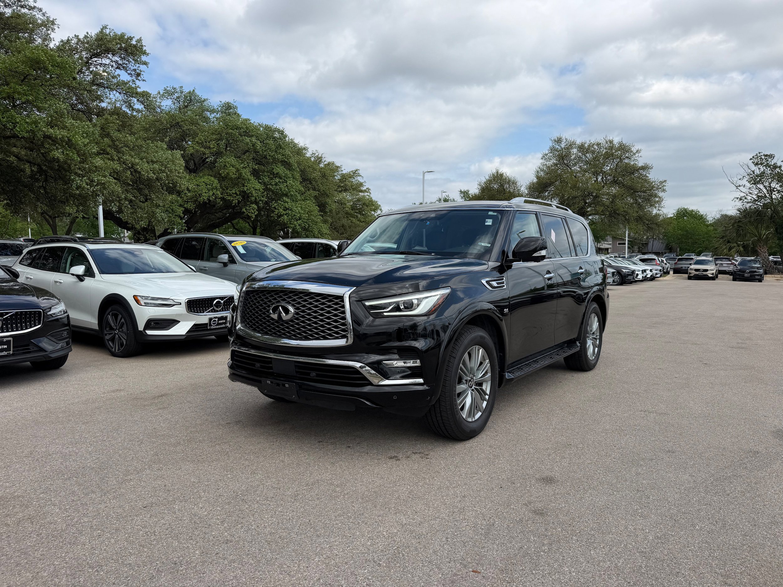 Used 2019 INFINITI QX80 Luxe RWD image 2
