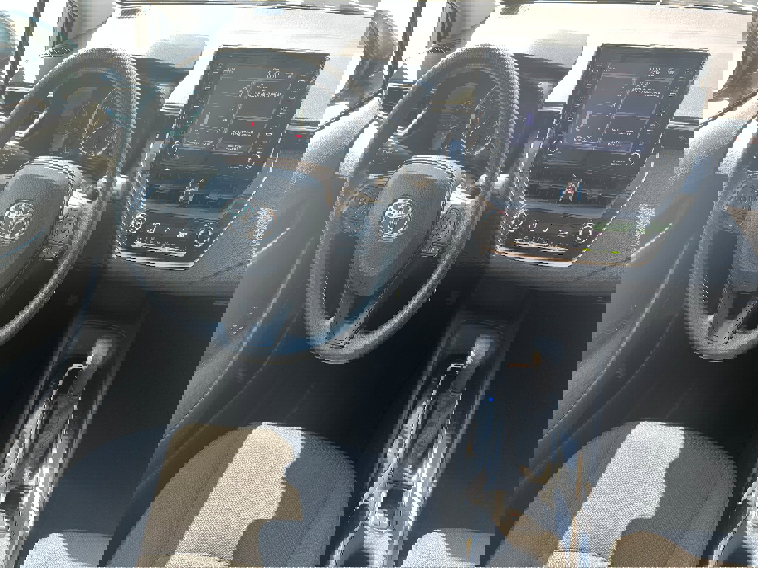 Used 2021 Toyota Corolla LE w/ Carpet Mat Package (TMS) image 16