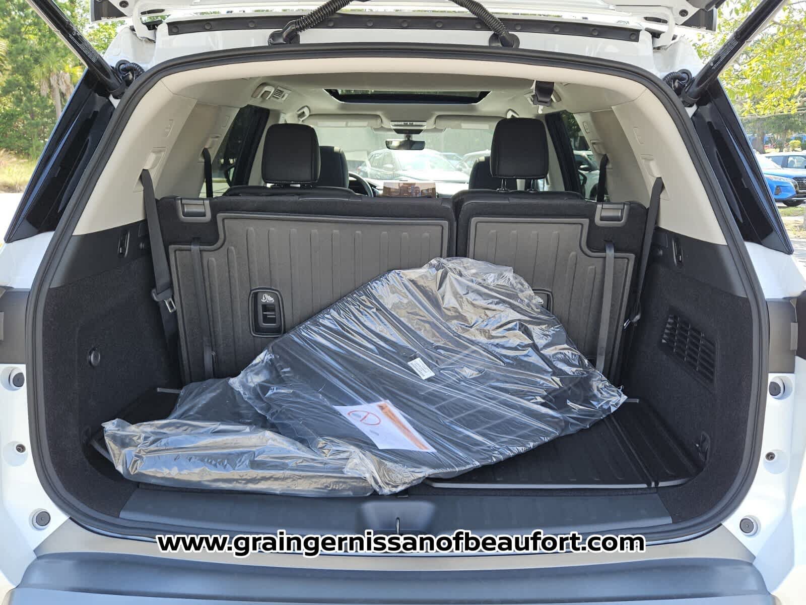 New 2026 Nissan Pathfinder Platinum FWD image 6