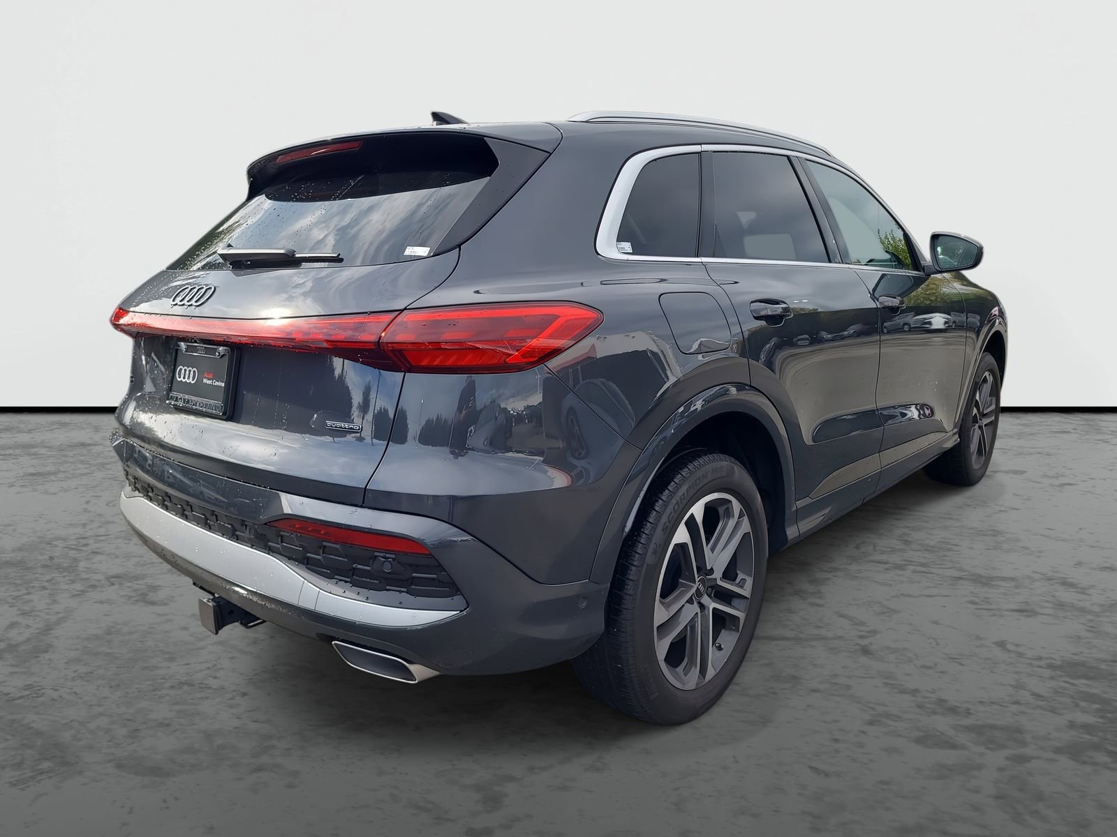 Used 2025 Audi Q5 Premium w/ Convenience Package AWD/4WD image 4