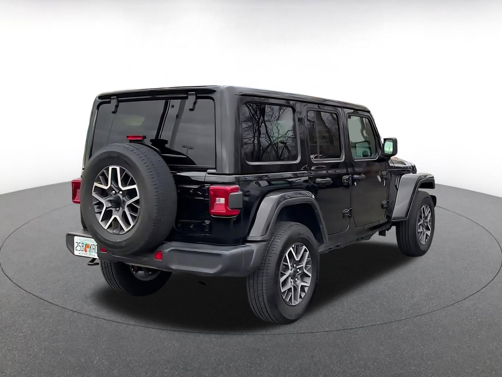 Used 2025 Jeep Wrangler Sahara image 14