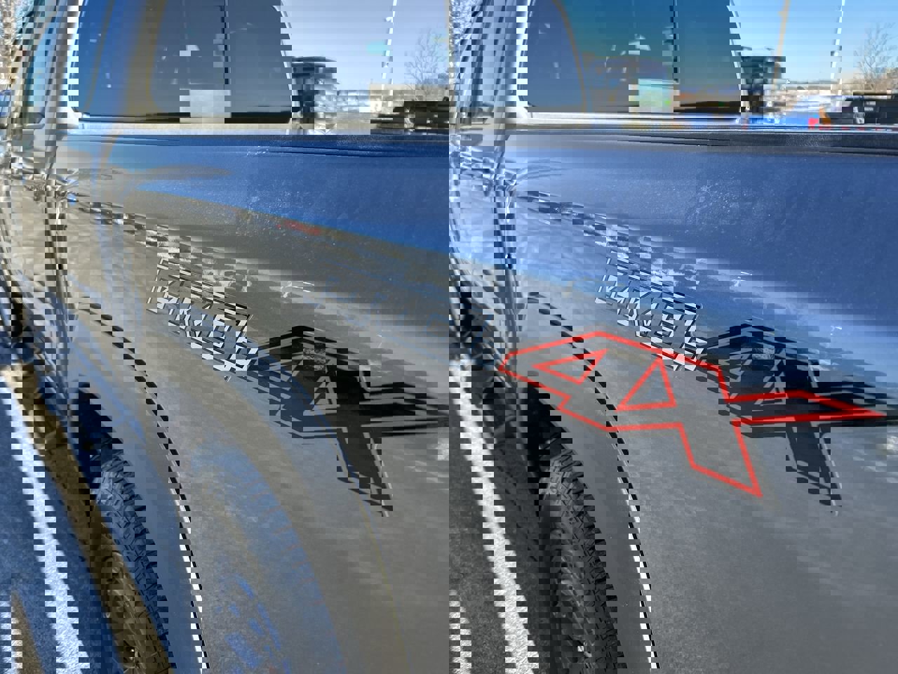 Used 2025 Nissan Frontier PRO-4X w/ Pro Convenience Package image 11