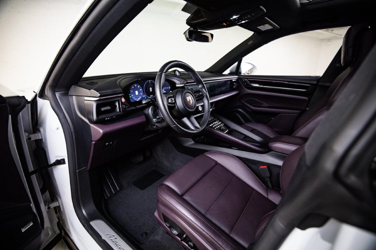 Used 2024 Porsche Macan 4 Electric AWD/4WD image 4