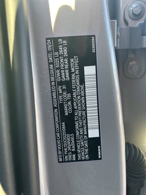 Certified 2025 Volvo XC40 B5 Plus AWD/4WD image 28