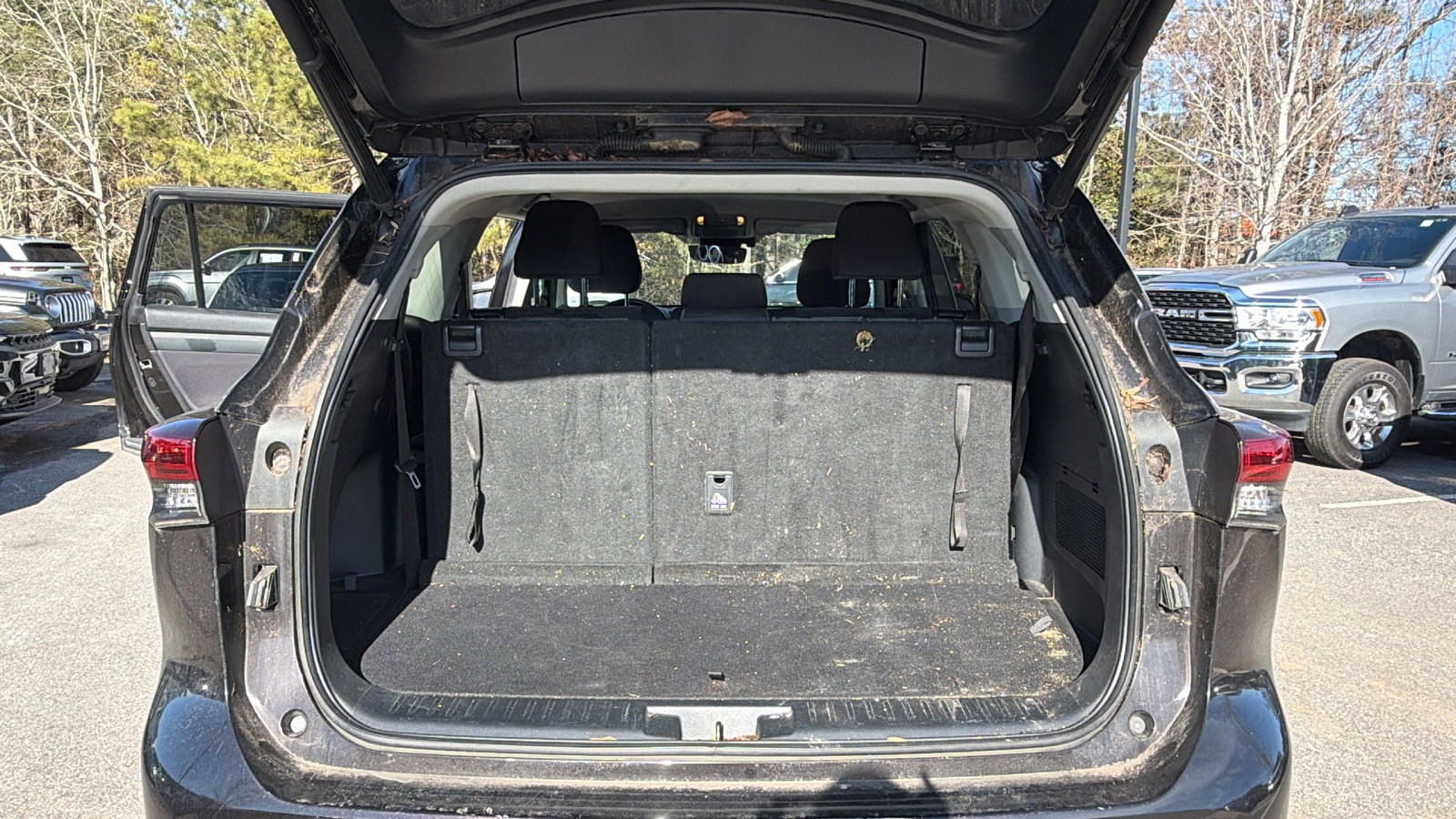 Used 2020 Toyota Highlander LE image 13