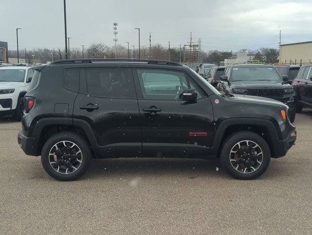 Used 2023 Jeep Renegade Trailhawk w/ Sun/Sound Group AWD/4WD image 2
