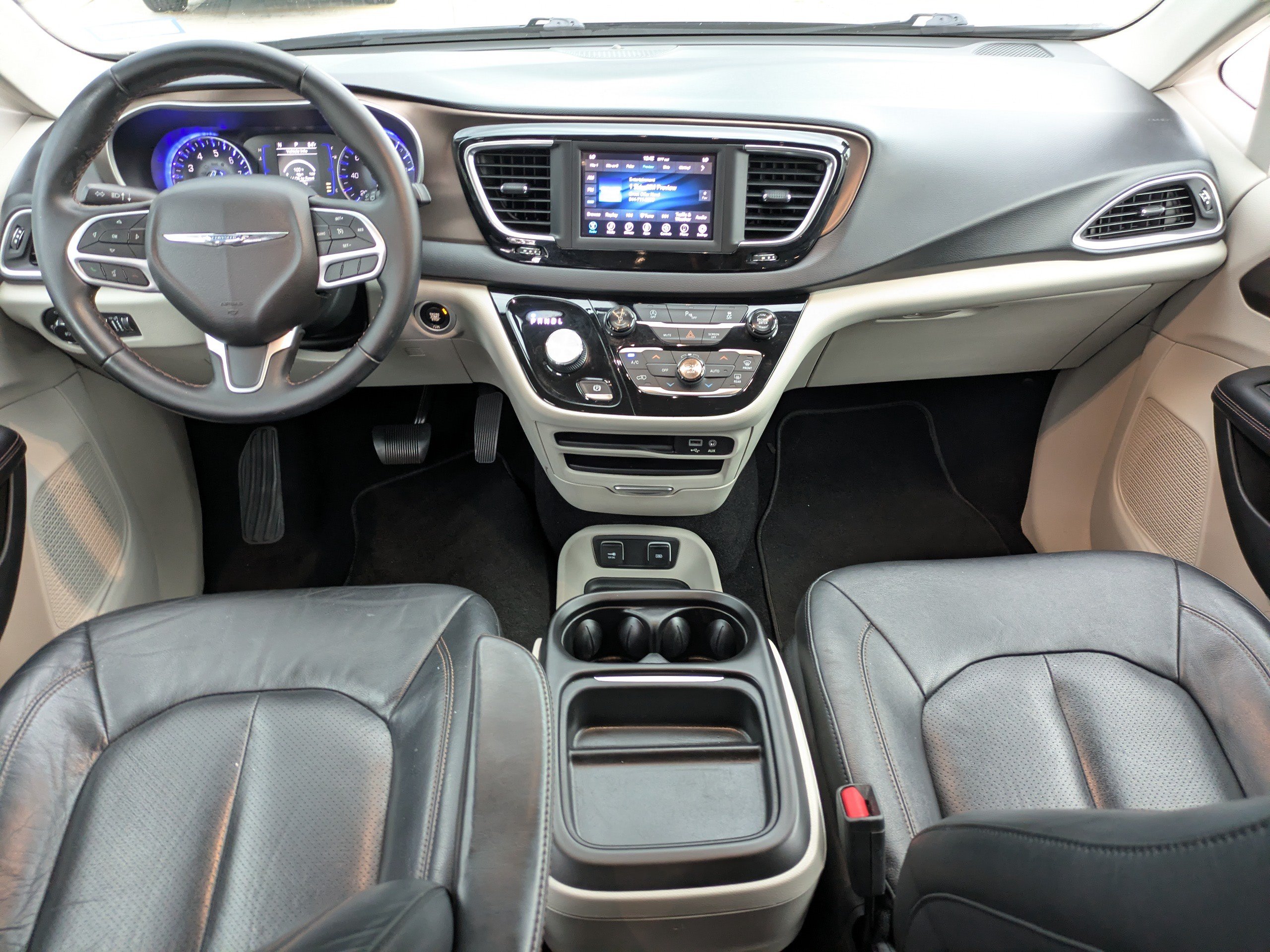 Used 2018 Chrysler Pacifica Touring-L FWD image 17
