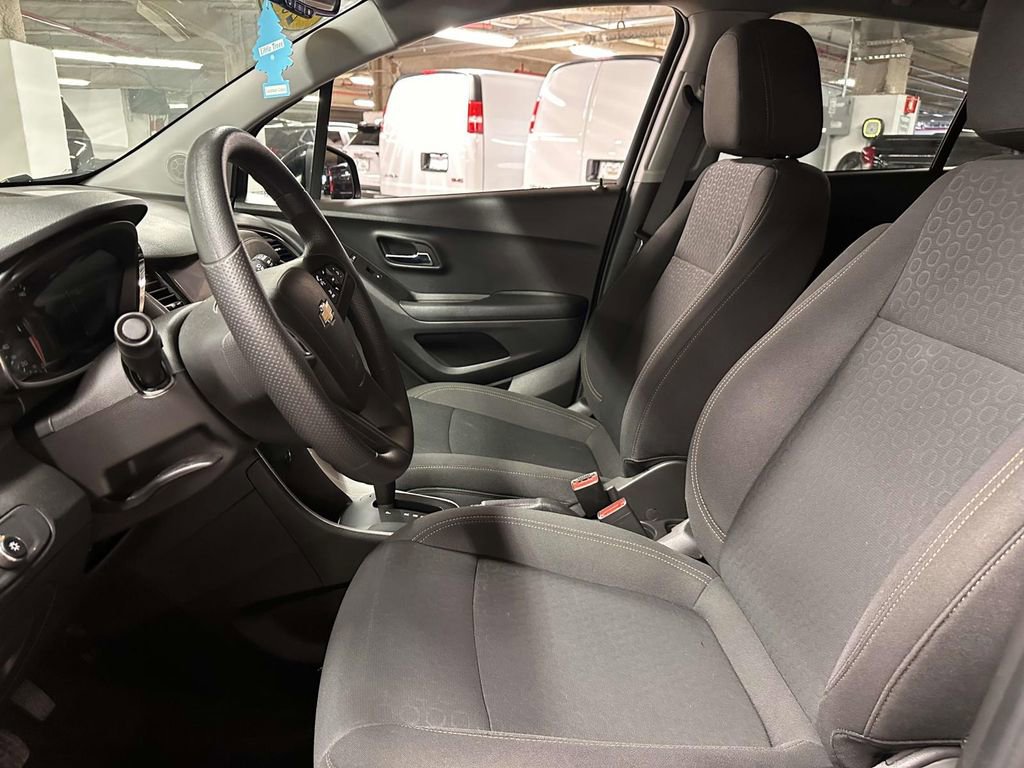 Used 2022 Chevrolet Trax LS w/ Tint and Cruise Package AWD/4WD image 15
