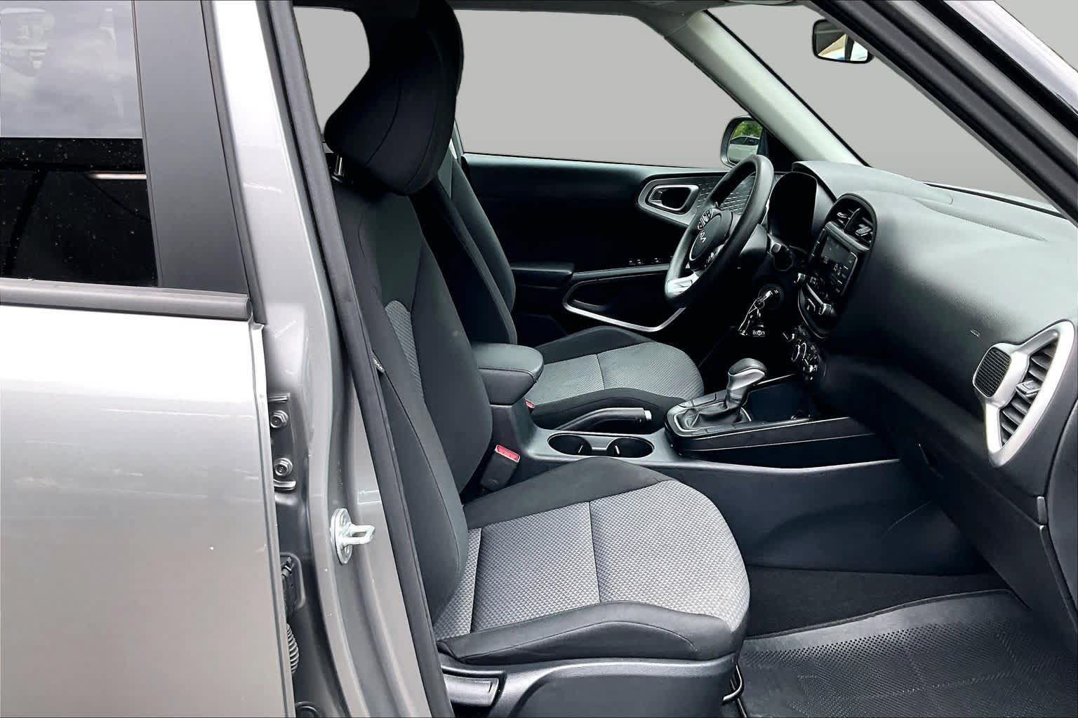 Used 2024 Kia Soul LX w/ Option Group 015 FWD image 9